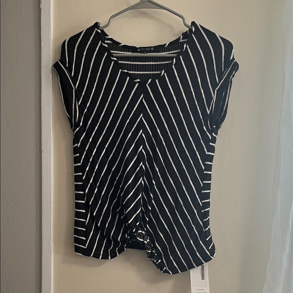 Chic Black and White Striped Women's Tee